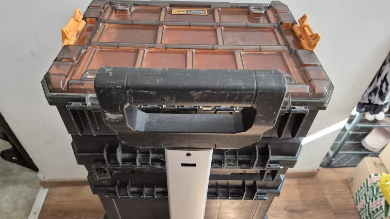 WÓZEK TRANSPORTOWY NA NARZEDZIA Z WALIZKAMI DEWALT