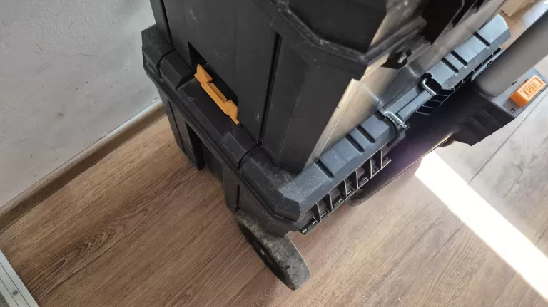 WÓZEK TRANSPORTOWY NA NARZEDZIA Z WALIZKAMI DEWALT