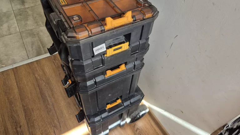 WÓZEK TRANSPORTOWY NA NARZEDZIA Z WALIZKAMI DEWALT