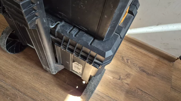 WÓZEK TRANSPORTOWY NA NARZEDZIA Z WALIZKAMI DEWALT