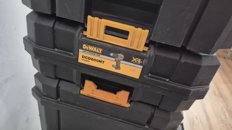 WÓZEK TRANSPORTOWY NA NARZEDZIA Z WALIZKAMI DEWALT