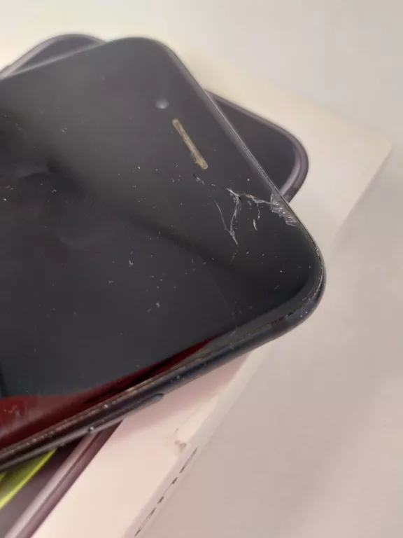 TELEFON IPHONE SE /64GB