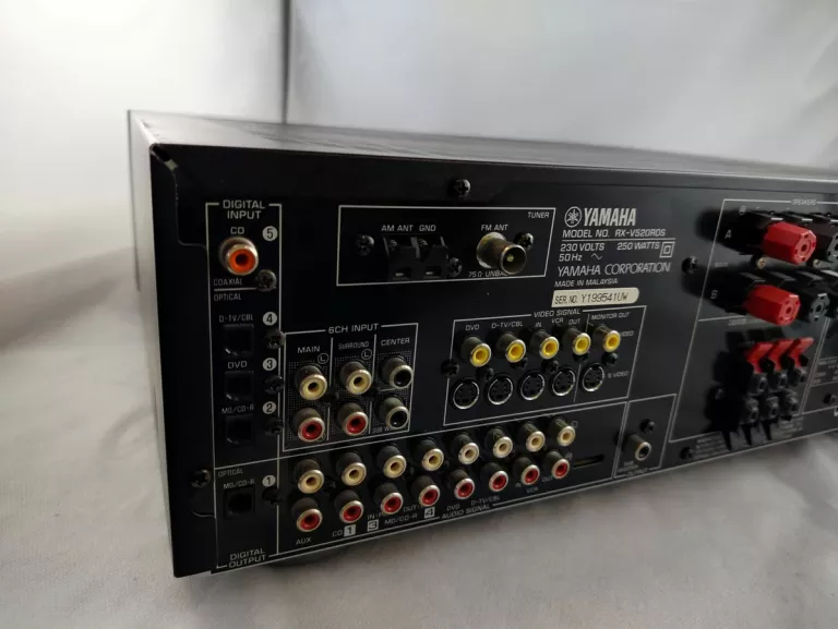 AMPLITUNER YAMAHA RX-V520RDS 5.1