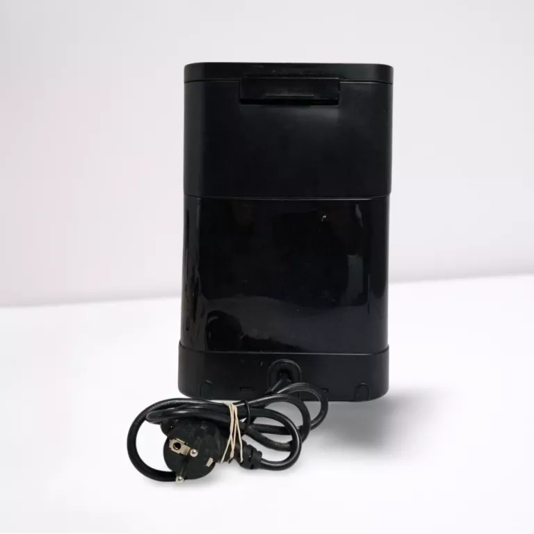 EKSPRES DO KAWY CIŚNIENIOWY KOLBOWY DE'LONGHI STILOSA 1100W CZARNY EC230