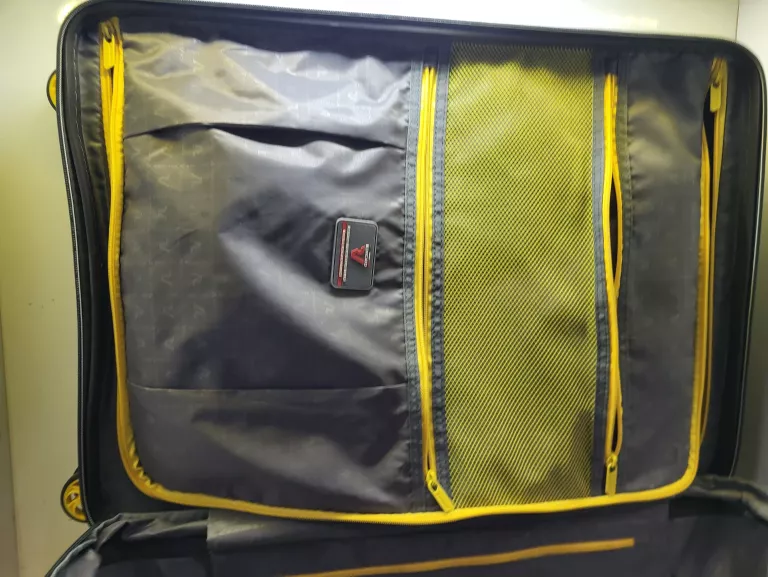 WALIZKA RONCATO MEDIUM 64 CM POLIKARBONOWA