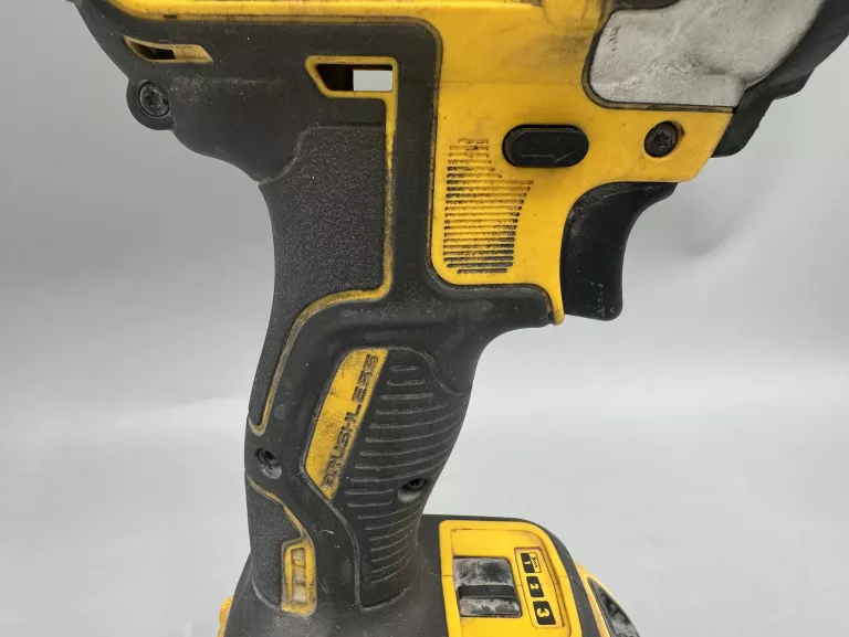 ZAKRĘTARKA DEWALT DCF887 ŁADOWARKA WALIZKA