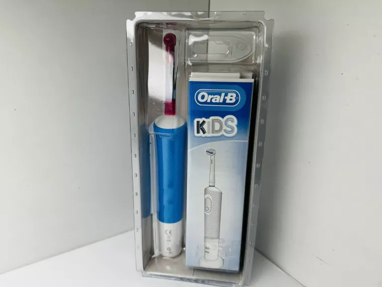 SZCZOTECZKA DO ZĘBÓW ORAL-B KRAINA LODU