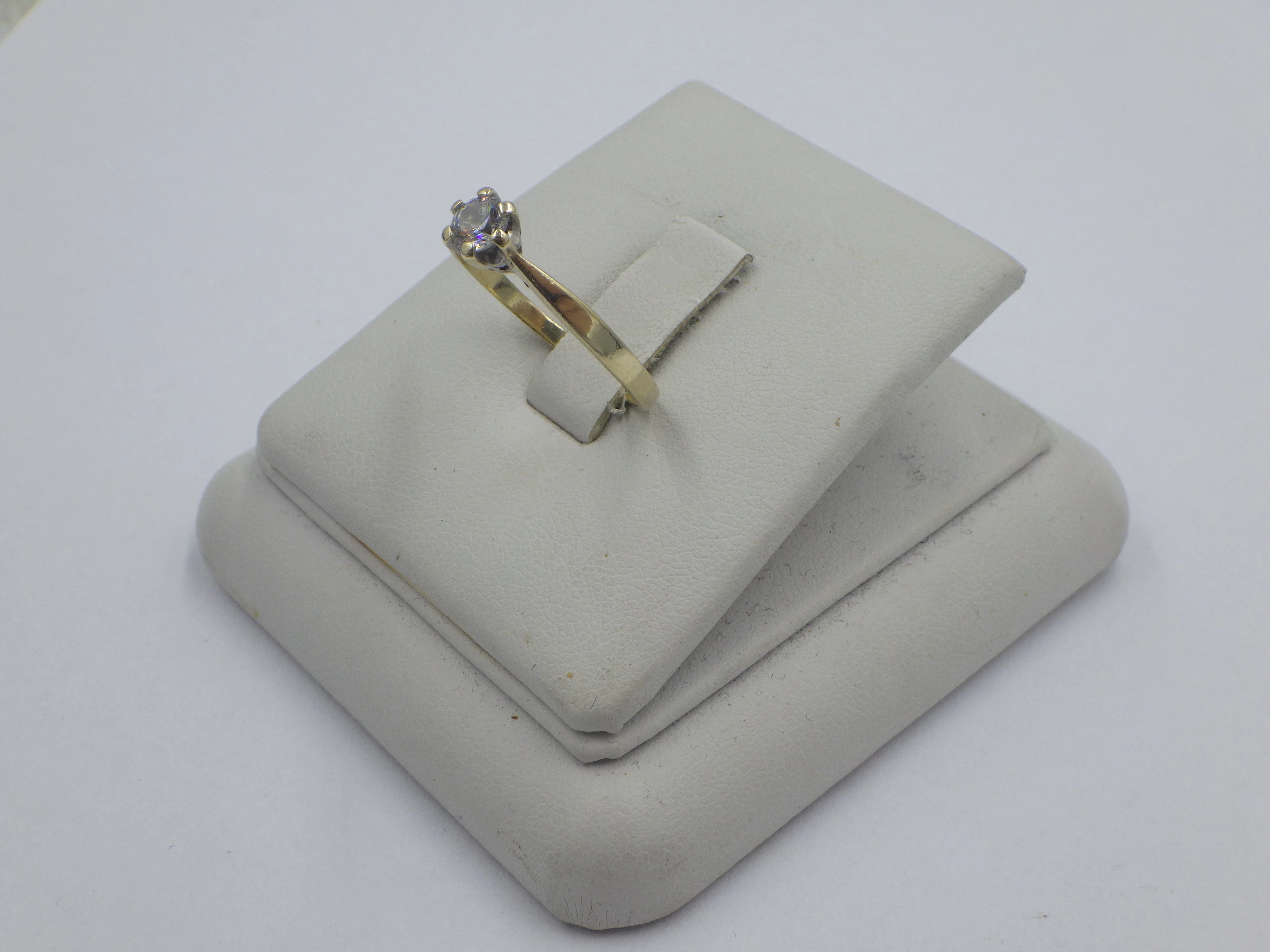 pierscionek-z-cyrkonia-zloto-333-181g-r17-material-15835-2