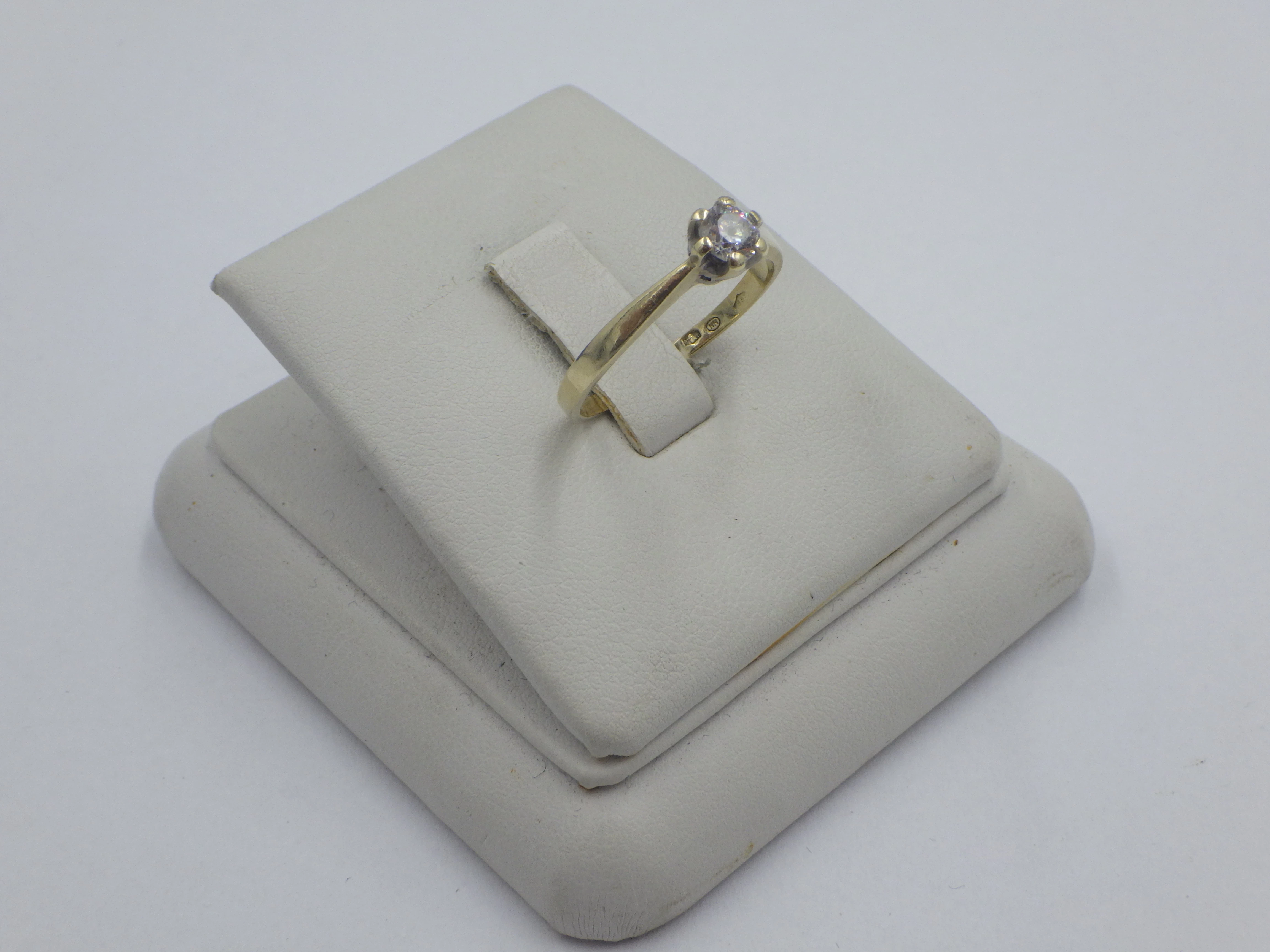 pierscionek-z-cyrkonia-zloto-333-181g-r17-stan-11323-2