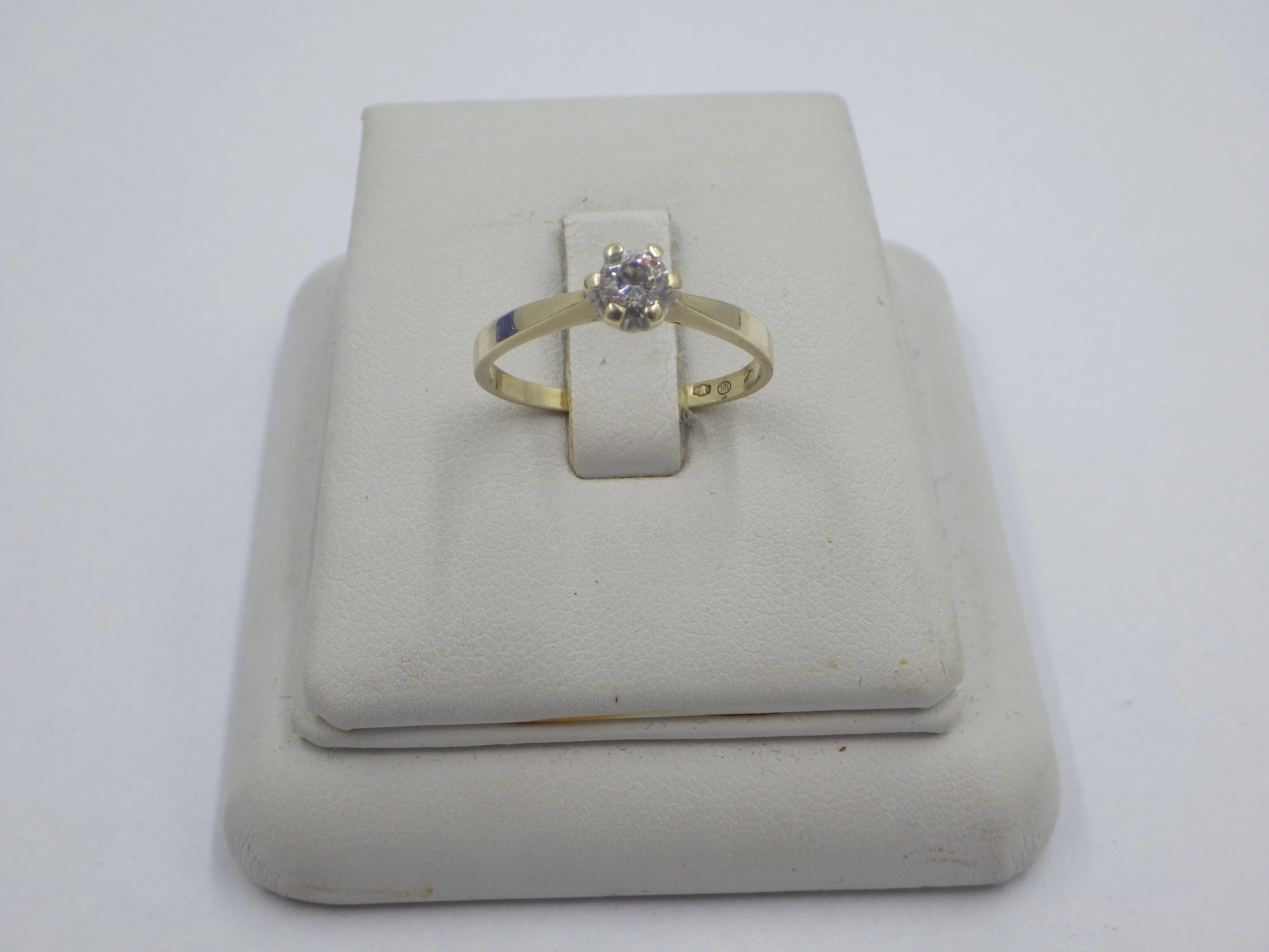 pierscionek-z-cyrkonia-zloto-333-181g-r17-ean-gtin-5449000131805