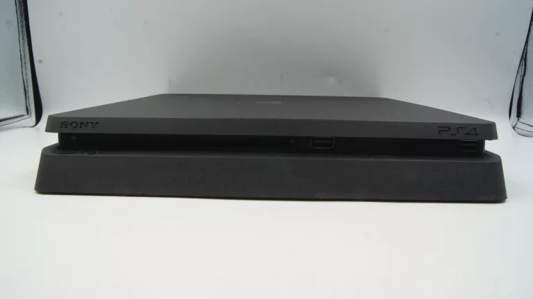 KONSOLA PLAYSTATION 4 SLIM 500GB +PAD +GRA FARMING SIMULATOR 22