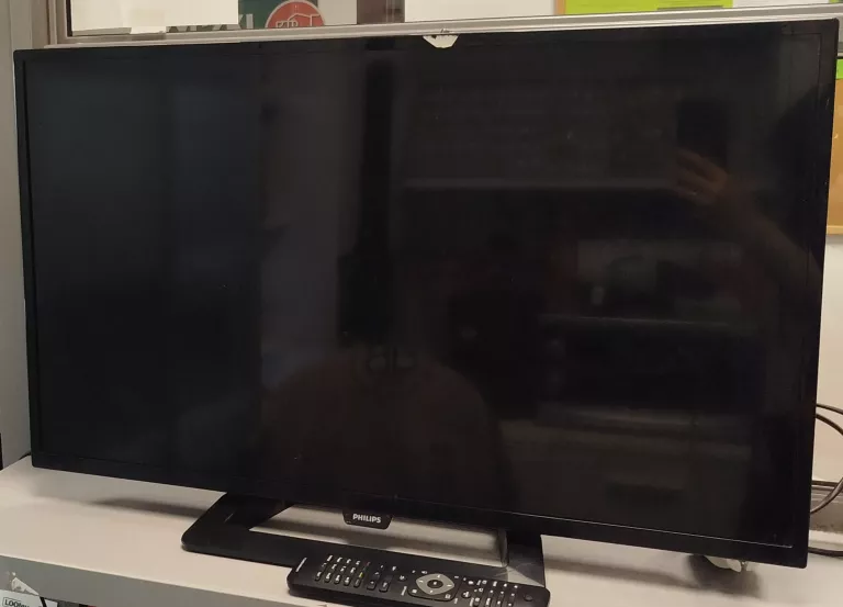 TV PHILIPS 32PHH4100 + PILOT