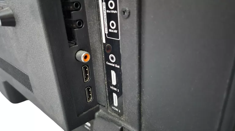 TV XORO HTL 32'' PILOT + UCHWYT NA ŚCIANĘ