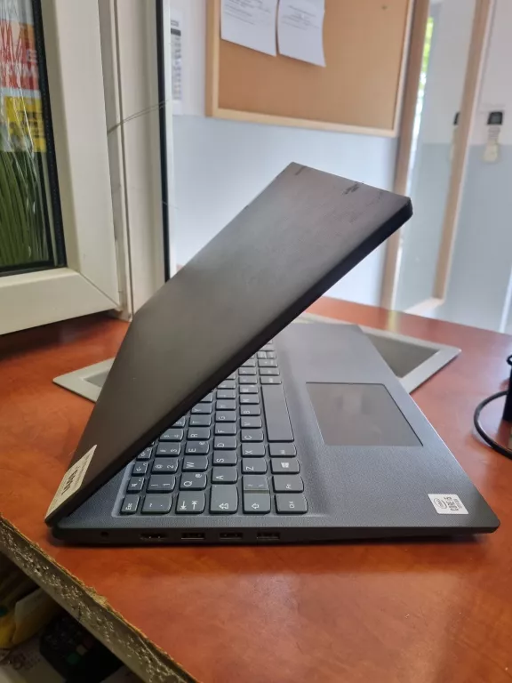 LAPTOP LENOVO V15-IIL I5 8 GB / 256 GB WIN 10 PRO