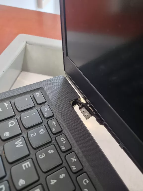 LAPTOP LENOVO V15-IIL I5 8 GB / 256 GB WIN 10 PRO