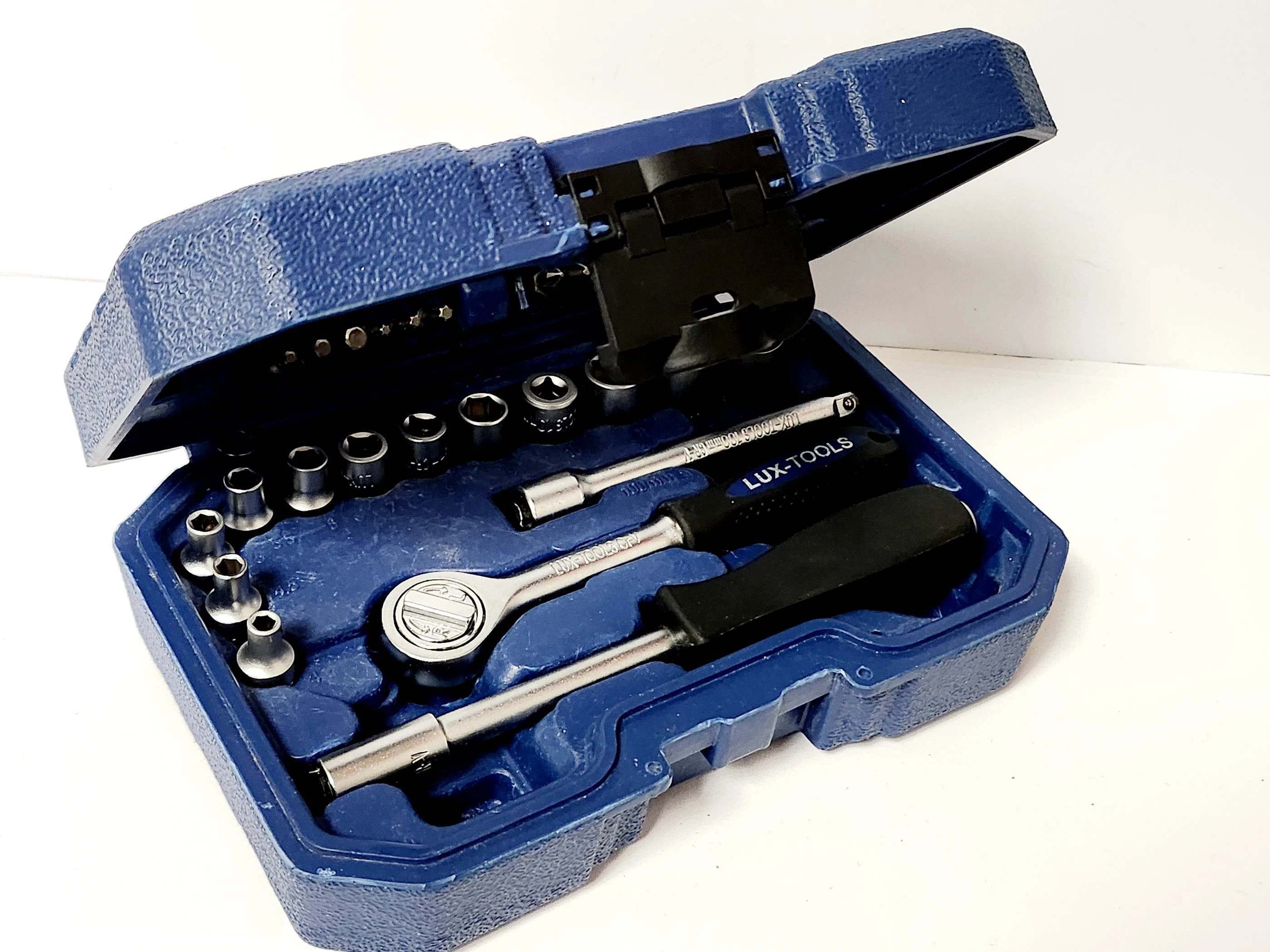 lux-tools-zestaw-kluczy-nasadowych-i-bitow-28-czesci-w-niebieskiej-walizce-liczba-elementow-w-zestawie-22