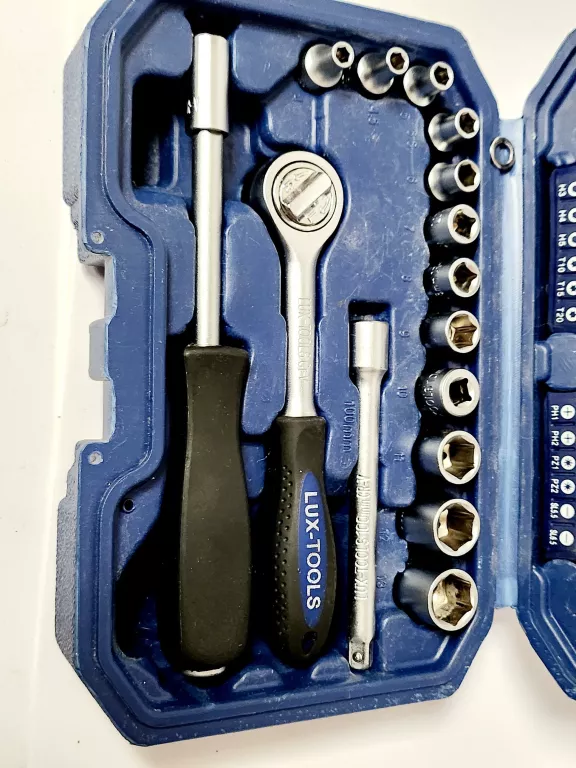 LUX TOOLS ZESTAW KLUCZY NASADOWYCH I BITÓW 28-CZĘŚCI W NIEBIESKIEJ WALIZCE