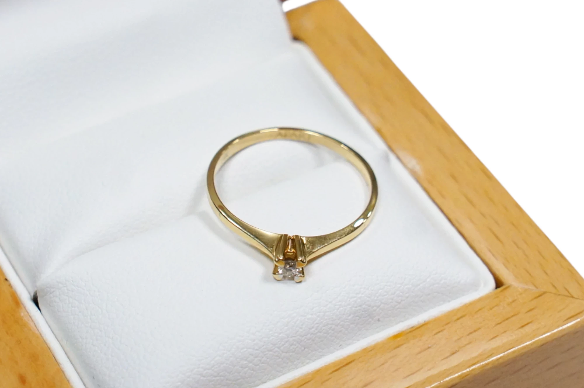 zloty-piescionek-z-diamentem-pr585-14k-r11-material-15835-2