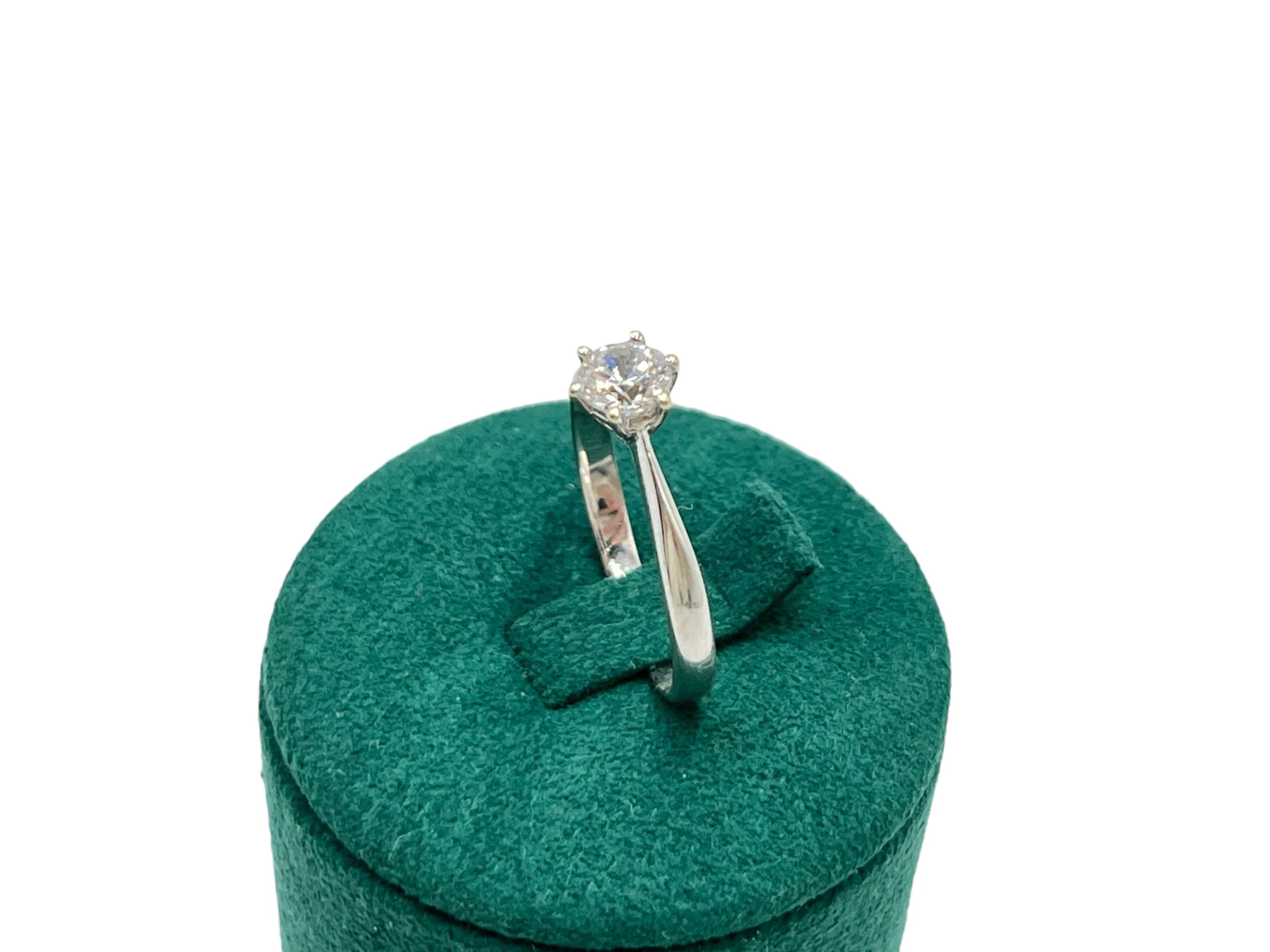 piekny-pierscionek-z-bialego-zlota-p-585-wg-208-r-16-rodzaj-2205-2