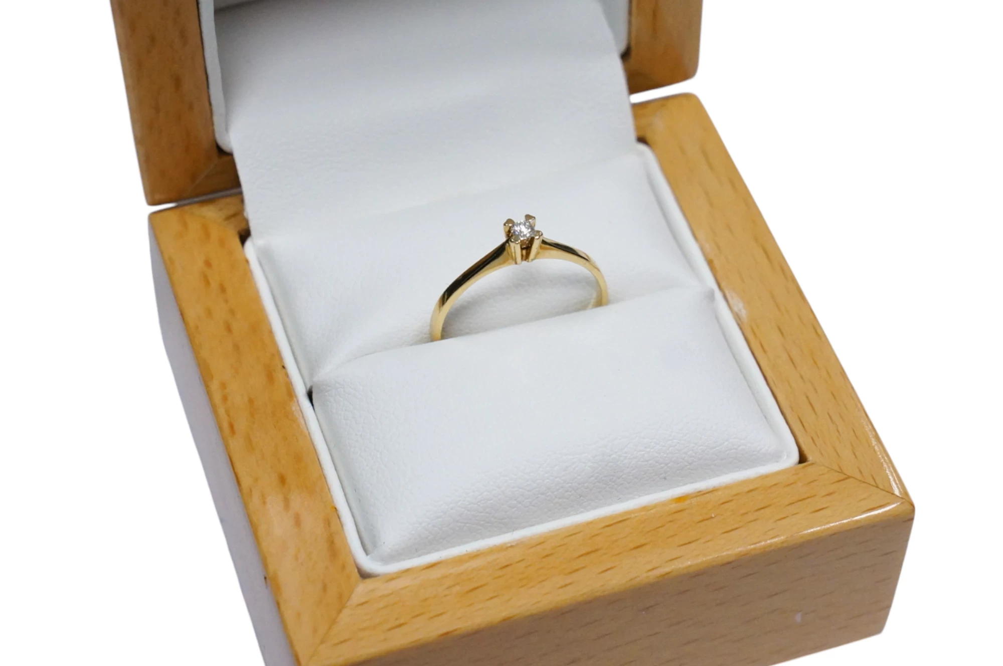 zloty-piescionek-z-diamentem-pr585-14k-r11-rynek-10-debica-tsc2