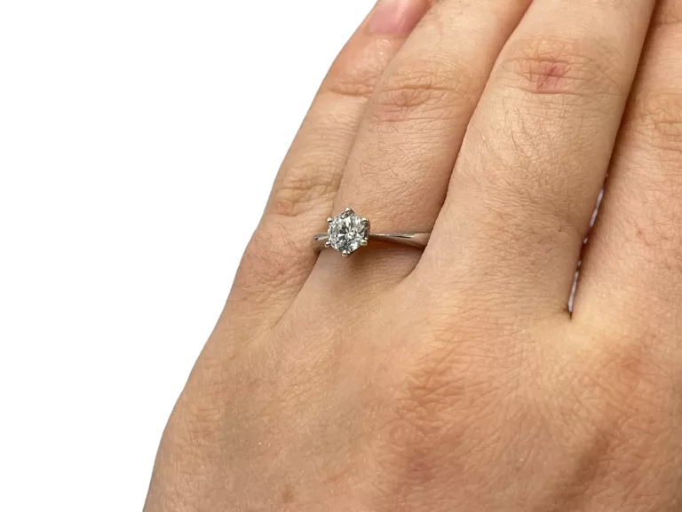 PIĘKNY PIERŚCIONEK Z BIAŁEGO ZŁOTA P: 585, WG: 2,08, R: 16