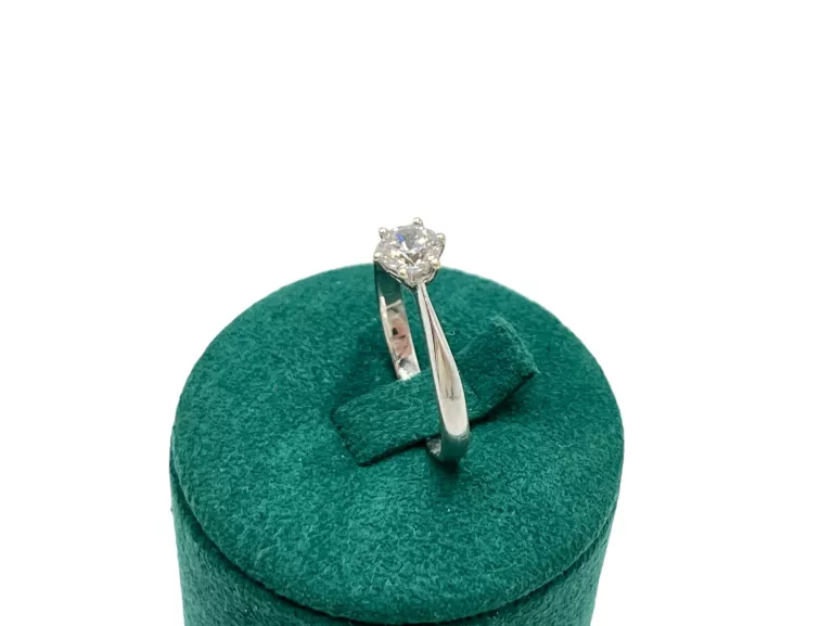 piekny-pierscionek-z-bialego-zlota-p-585-wg-208-r-16-rodzaj-2205-2