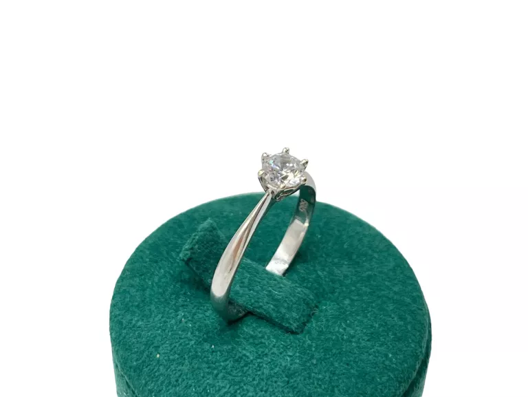 PIĘKNY PIERŚCIONEK Z BIAŁEGO ZŁOTA P: 585, WG: 2,08, R: 16