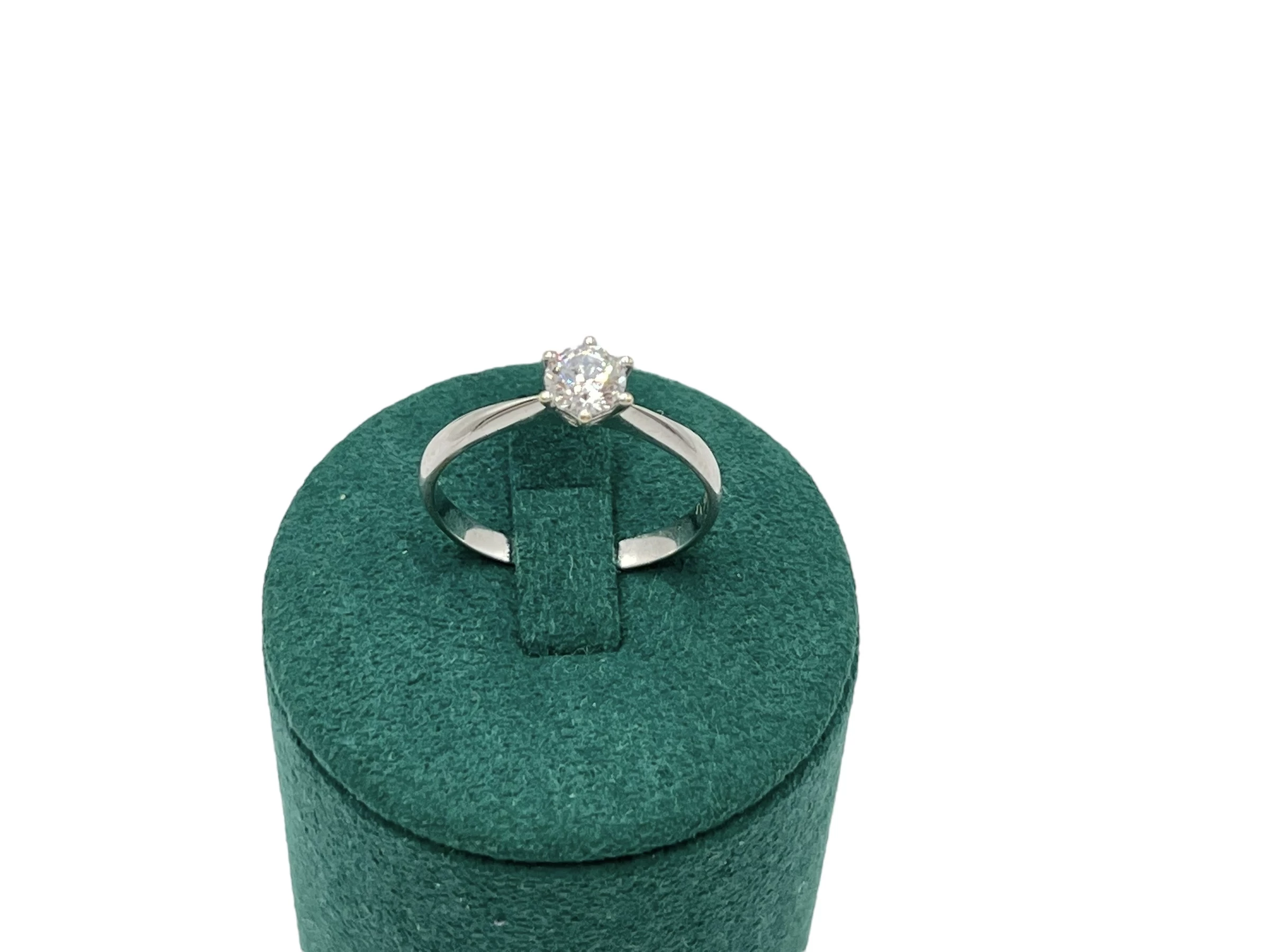 piekny-pierscionek-z-bialego-zlota-p-585-wg-208-r-16-kamien-17088-128