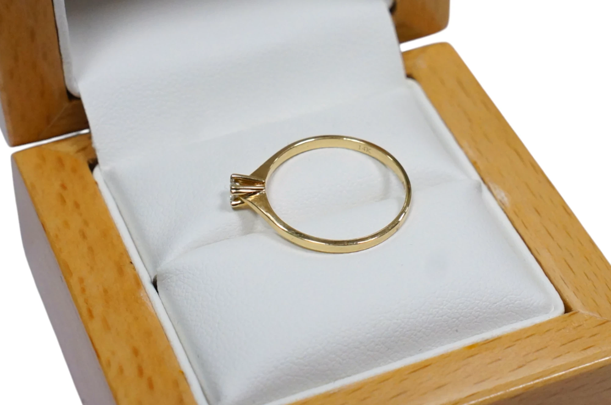 zloty-piescionek-z-diamentem-pr585-14k-r11-material-15835-2