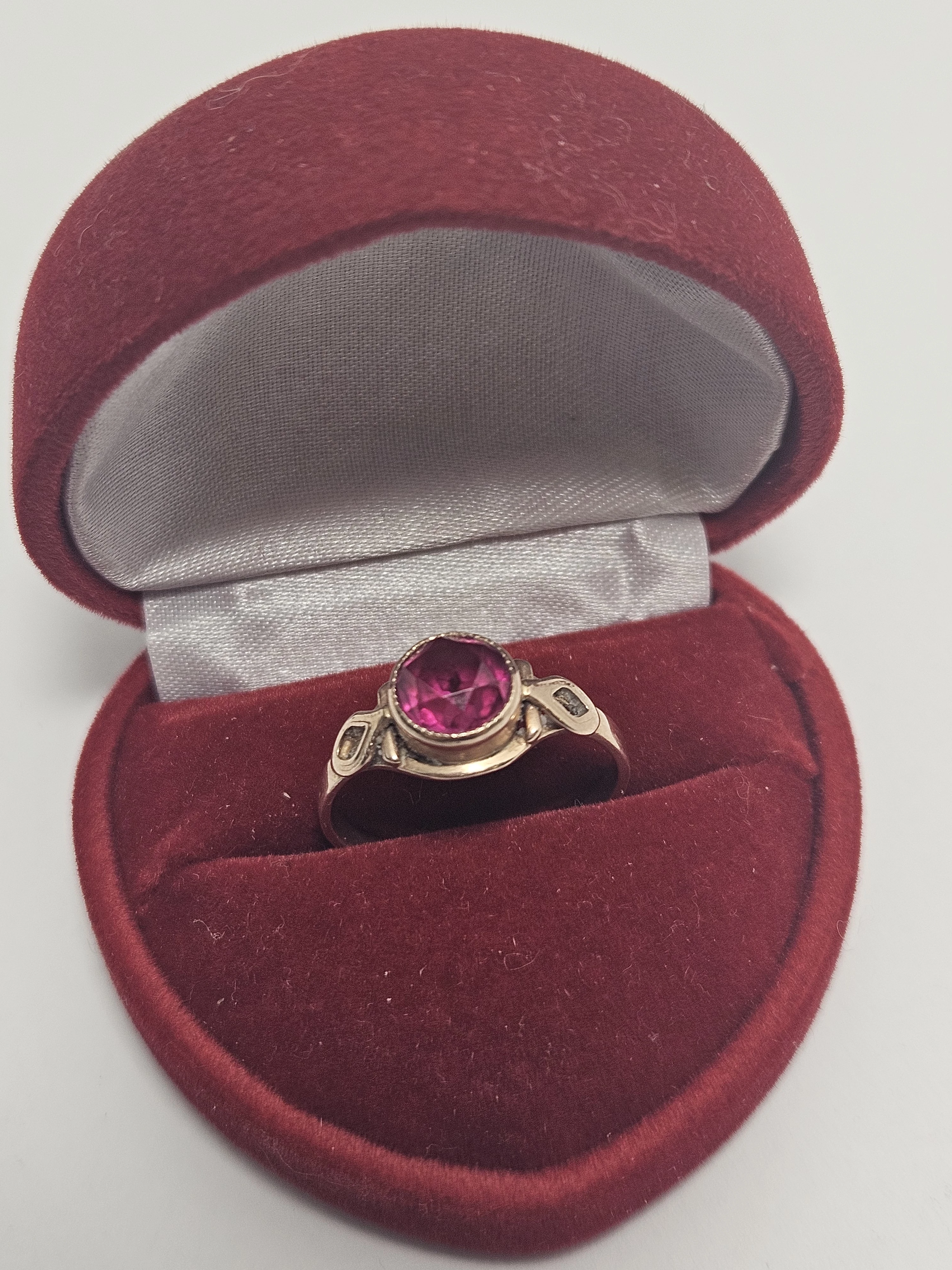 wyrob-jubilerski-uzywany-pierscionet-z-rozowym-kanieniem-583-stan-11323-2