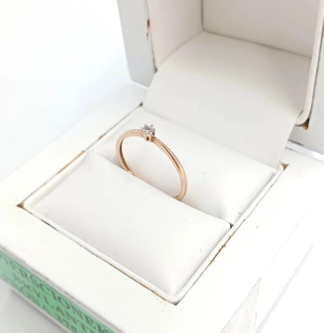 zloty-pierscionek-z-brylantem-p375-kolor-dominujacy-205826-1081899