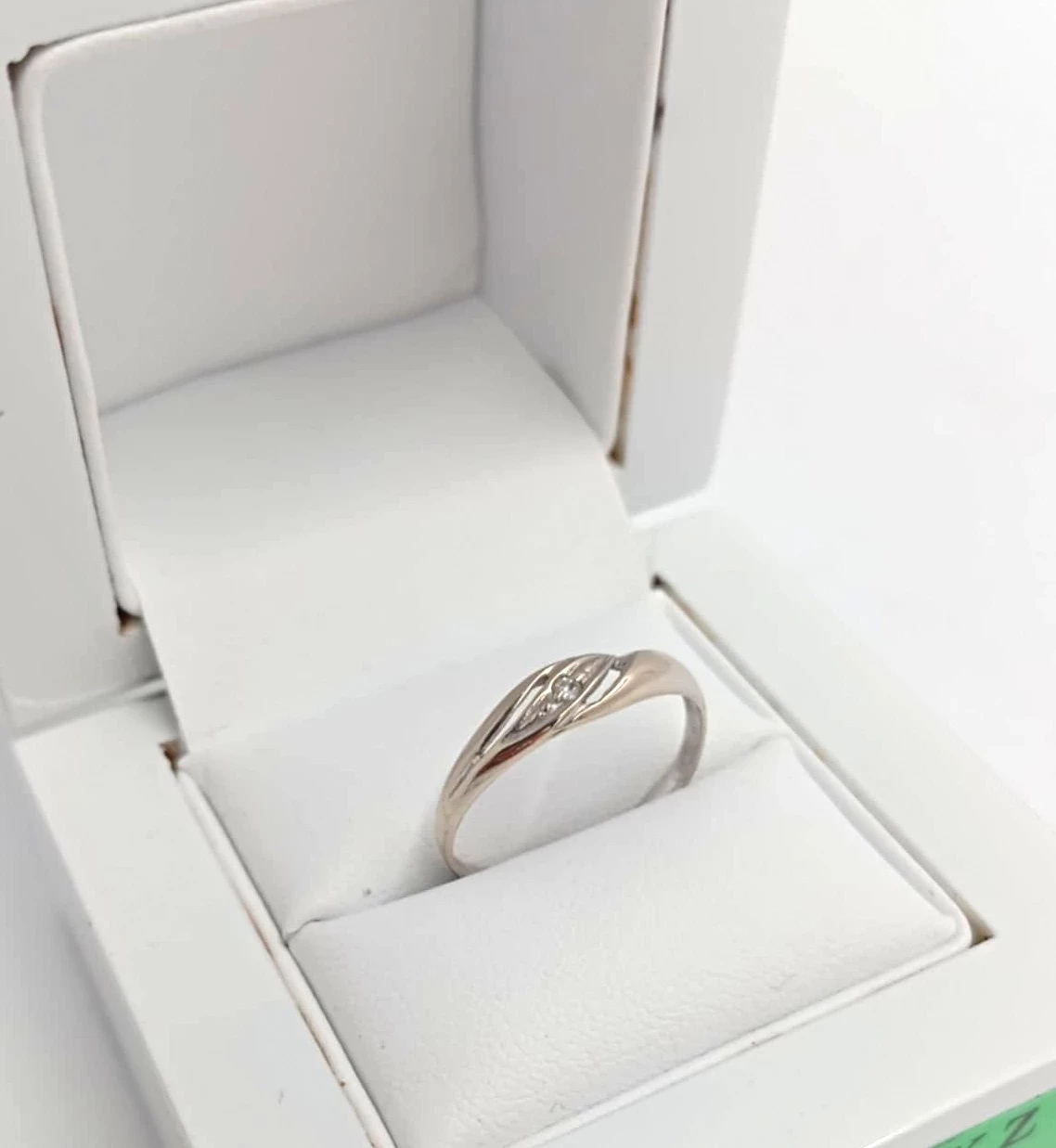 zloty-pierscionek-biale-zloto-z-diamentem-p585-material-15835-1