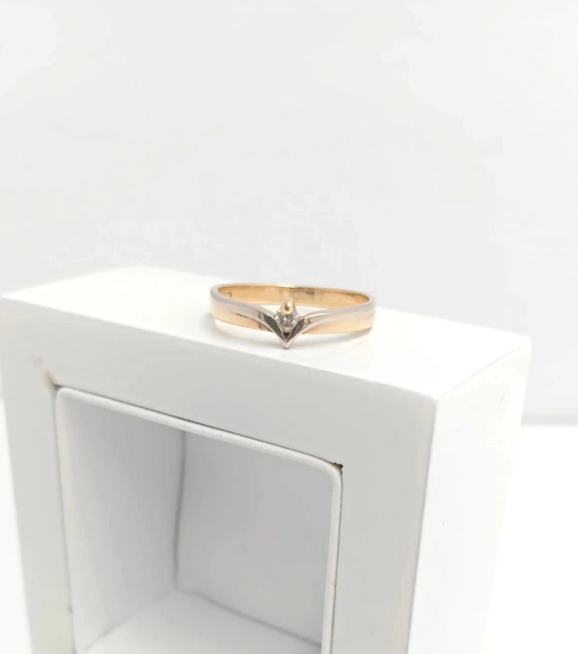 zloty-pierscionek-z-brylantem-p585-material-15835-1