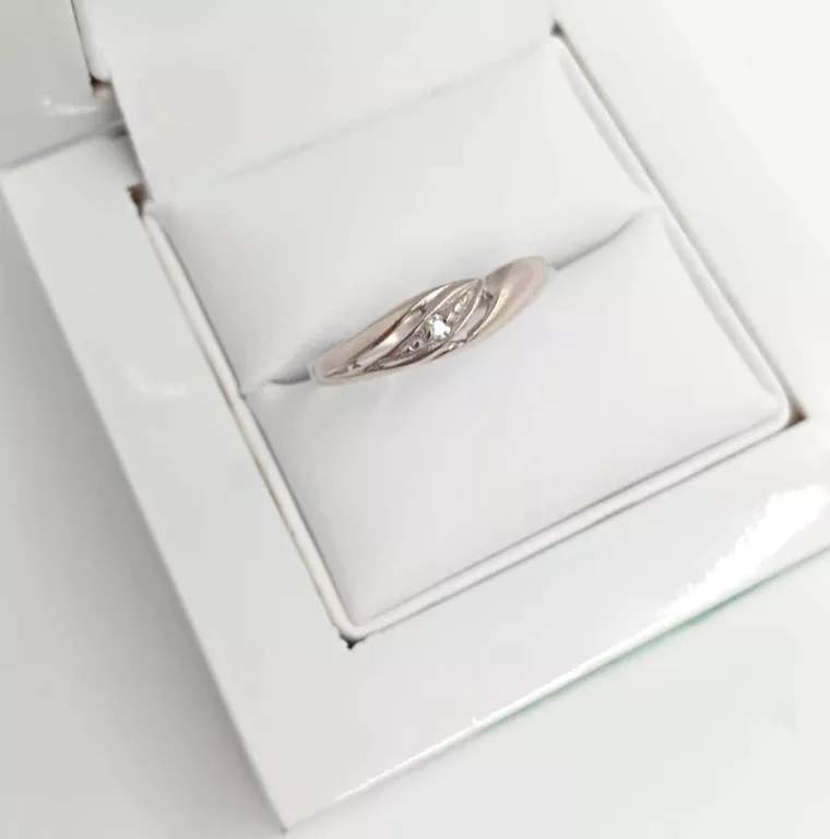 ZŁOTY PIERŚCIONEK BIAŁE ZŁOTO Z DIAMENTEM P.585