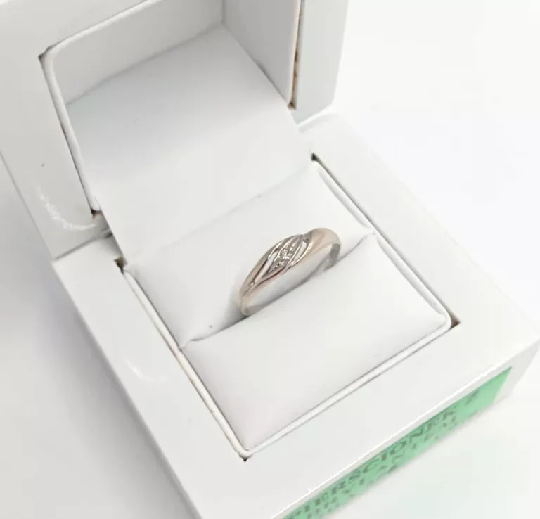 ZŁOTY PIERŚCIONEK BIAŁE ZŁOTO Z DIAMENTEM P.585