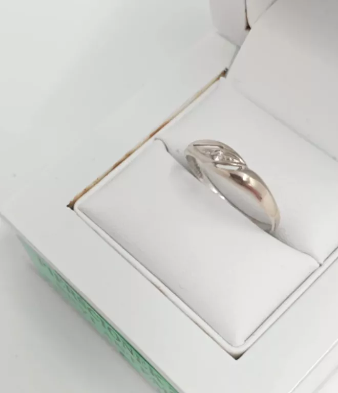 ZŁOTY PIERŚCIONEK BIAŁE ZŁOTO Z DIAMENTEM P.585