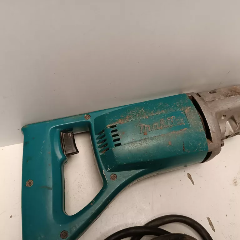 PIŁA SZABLASTA MAKITA JR3000V PEKNIETA PRZY OSTRZU