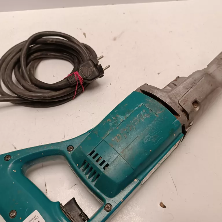 PIŁA SZABLASTA MAKITA JR3000V PEKNIETA PRZY OSTRZU
