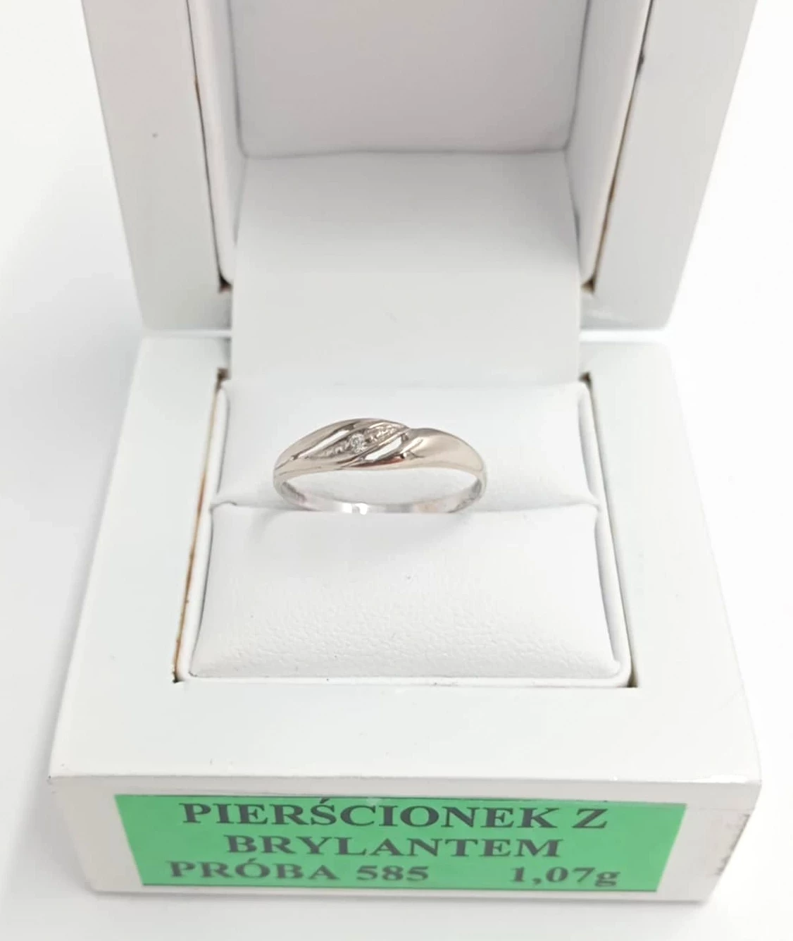 zloty-pierscionek-biale-zloto-z-diamentem-p585-waga-107