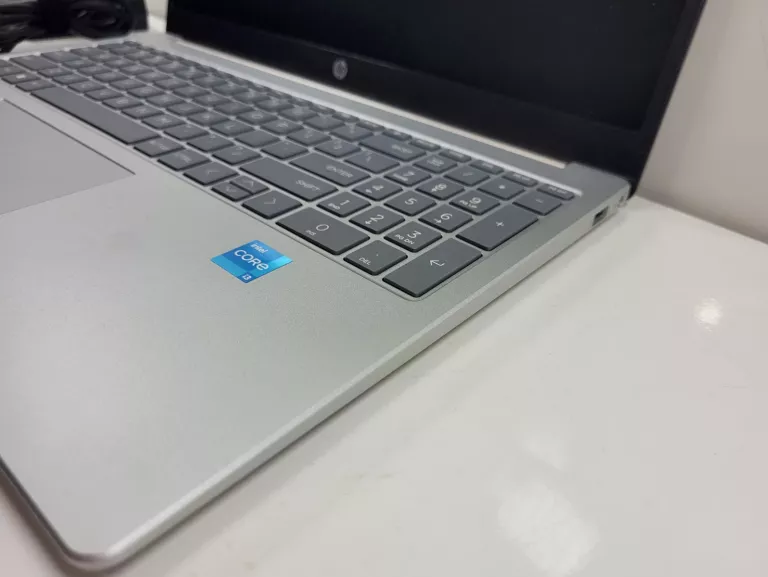 LAPTOP HP 15-FD0350NW I3 8GB 512GB