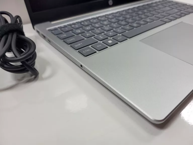 LAPTOP HP 15-FD0350NW I3 8GB 512GB