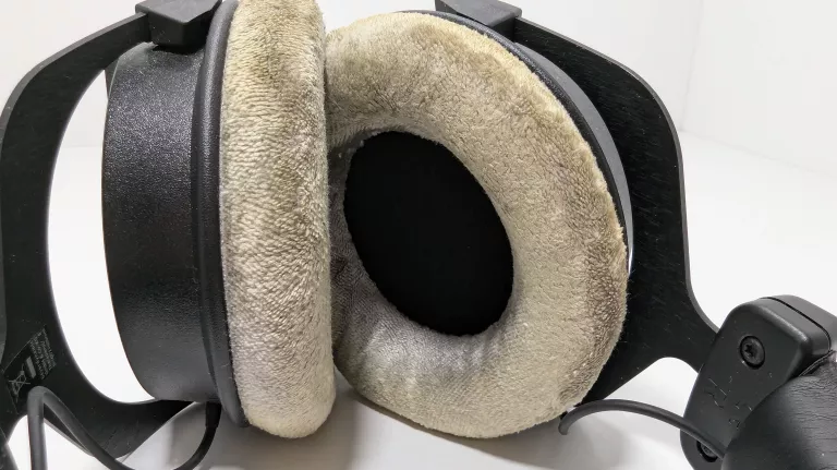 SŁUCHAWKI STUDYJNE BEYERDYNAMIC DT 990 PRO 250 OHM