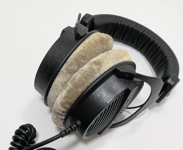 SŁUCHAWKI STUDYJNE BEYERDYNAMIC DT 990 PRO 250 OHM