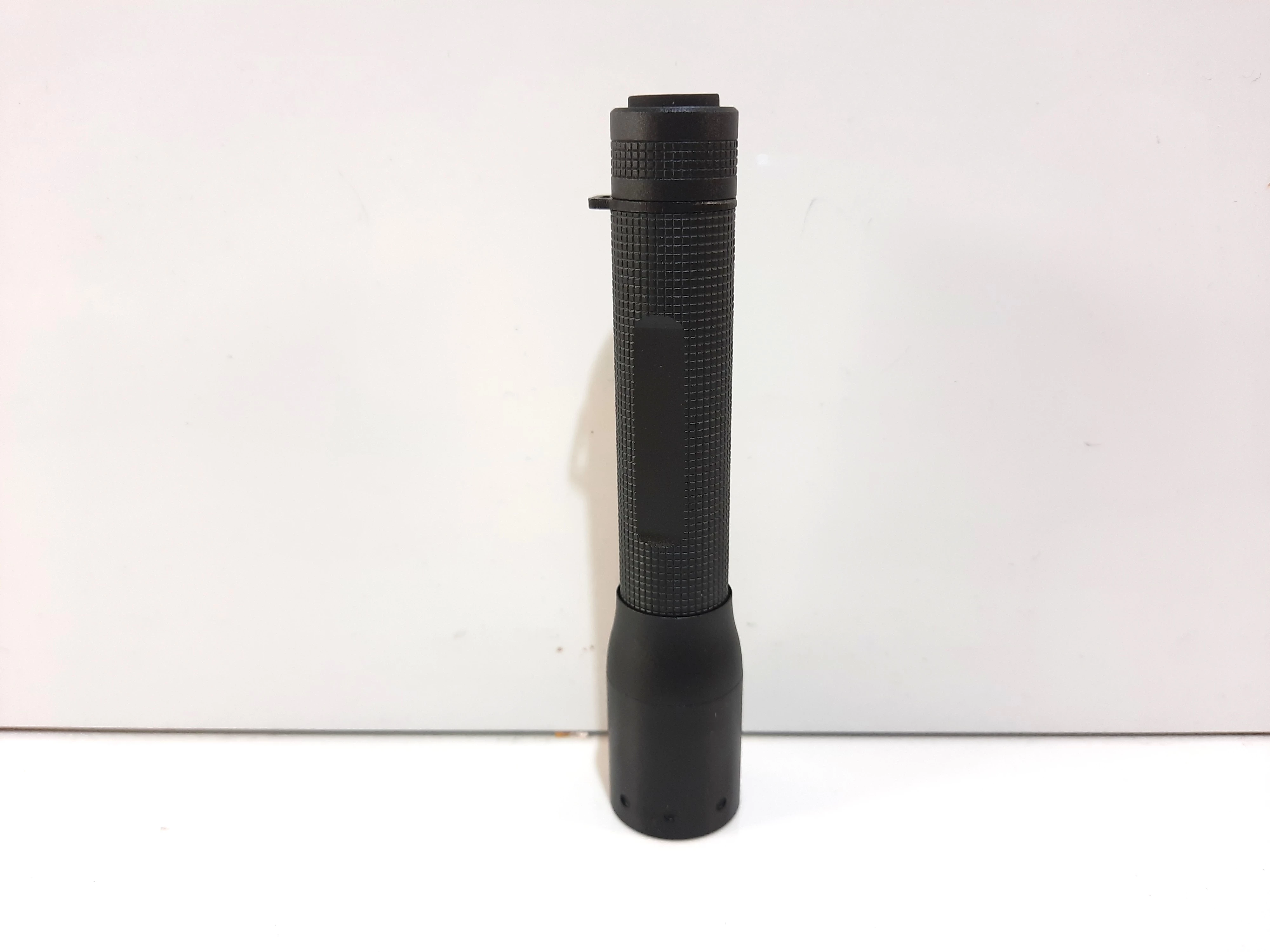 latarka-podreczna-ledlenser-p3r-140lm-stan-11323-2