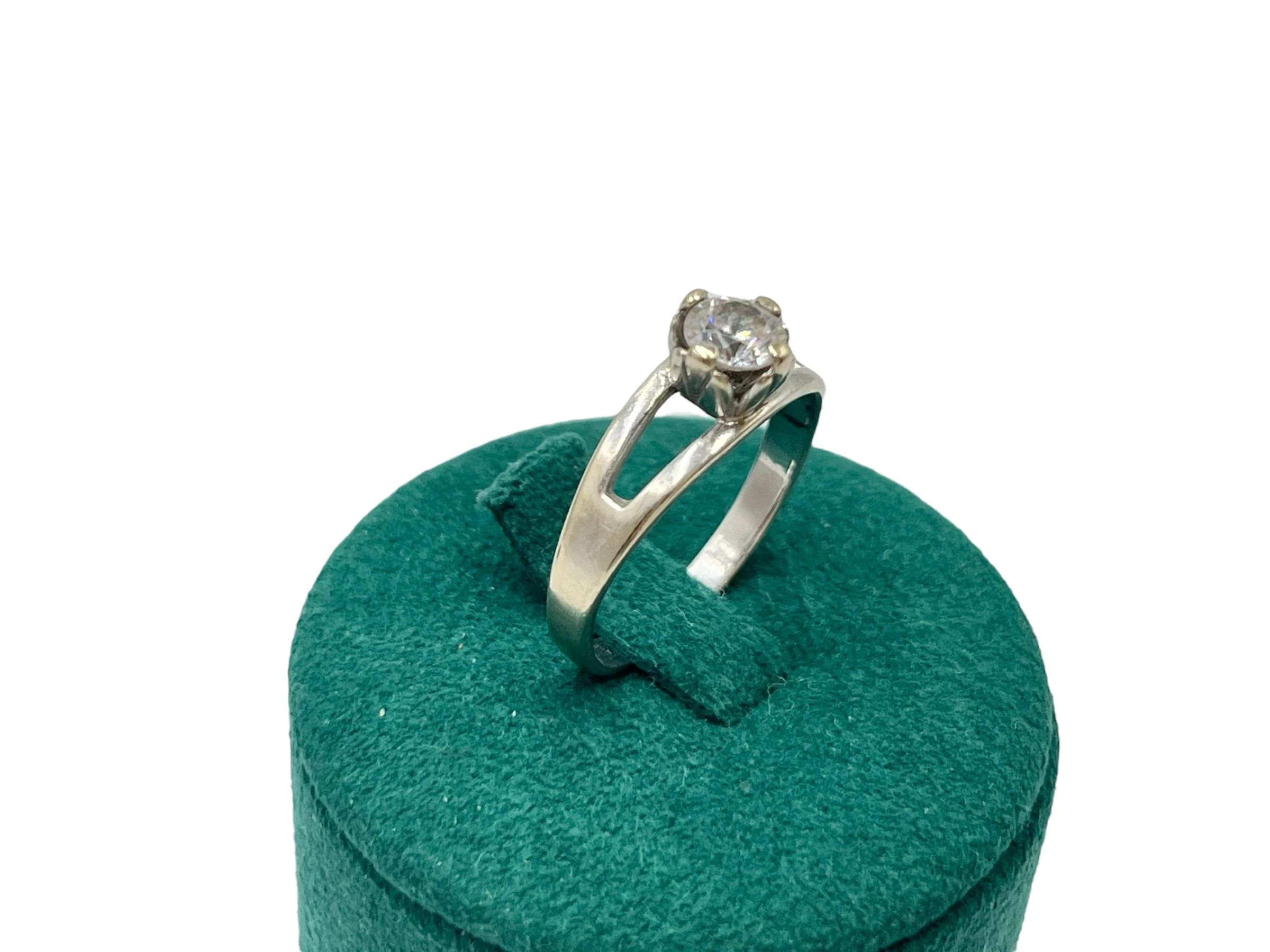 delikatny-pierscionek-z-bialego-zlota-p-585-wg280-r13-kamien-17088-128