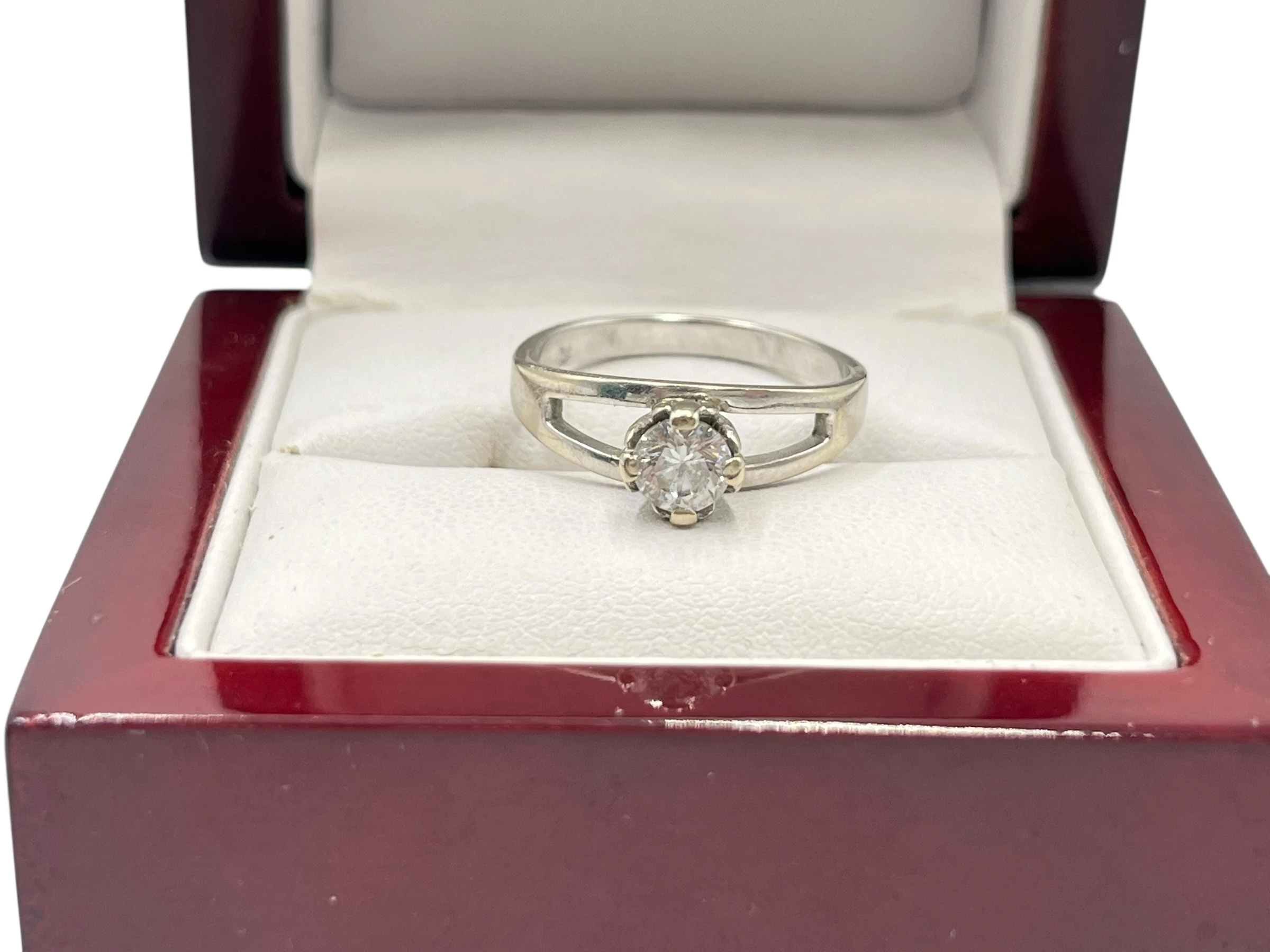 delikatny-pierscionek-z-bialego-zlota-p-585-wg280-r13-rodzaj-2205-2