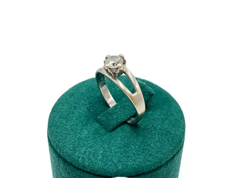 delikatny-pierscionek-z-bialego-zlota-p-585-wg280-r13-solec-117-warszawa