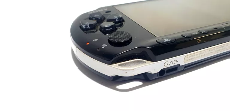 KONSOLA PSP 3004 SLIM PIANO BLACK + ZASILACZ+ KARTA 8GB + 11 GIER