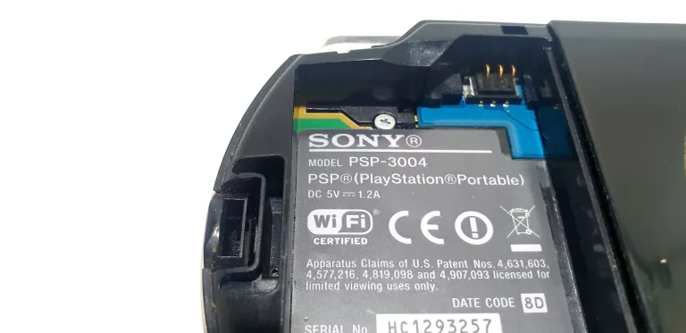 KONSOLA PSP 3004 SLIM PIANO BLACK + ZASILACZ+ KARTA 8GB + 11 GIER