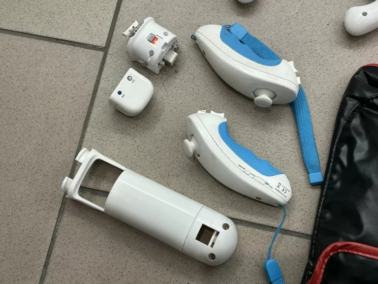 KONSOLA NINTENWO WII + AKCESORIA